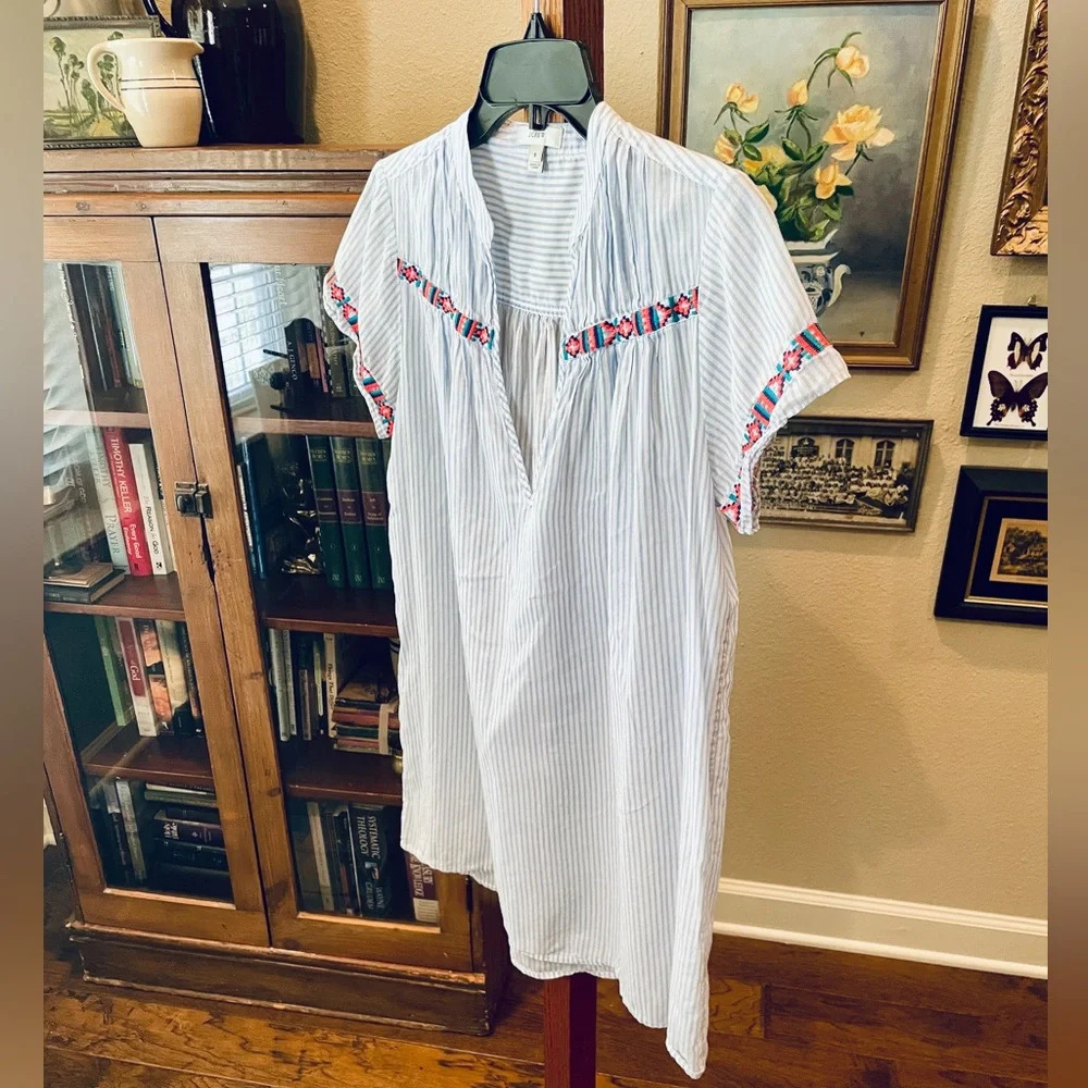 J. Crew short sleeve v-neck embroidered mini tunic dress SZ S blue white pink - Picture 3 of 8